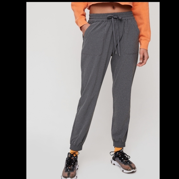 Aritzia Pants - Aritzia TNA Classic Perridon  Lightweight Joggers